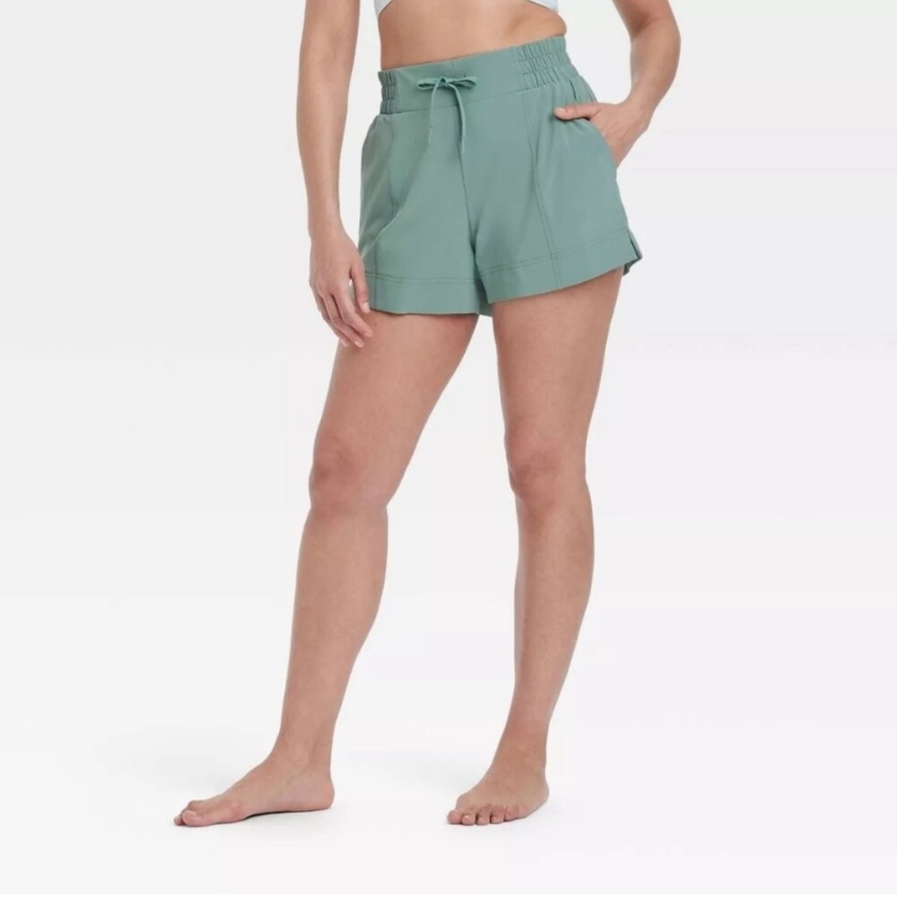 All In Motion - Women’s Flex Woven Mid-Rise Shorts 4” Moss Green Size Medium